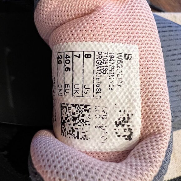 New Balance W520 LP7 Size 9 Gray Running Shoes - Picture 2 of 9